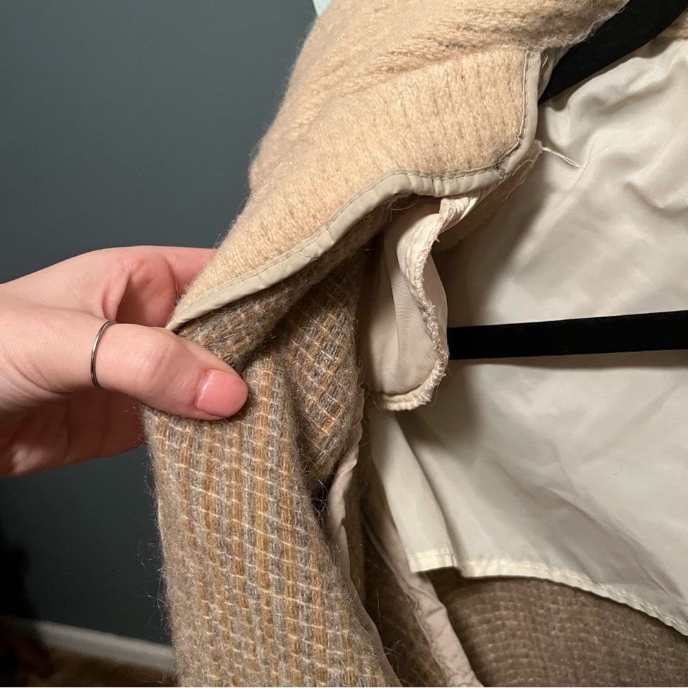 Vintage Woolrich Beige and Brown Hooded Knit Coat. Aztec/giraffe pattern. - Picture 4 of 7